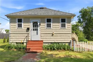 25 Oakdale St, Warwick, RI 02888 - Photo 1