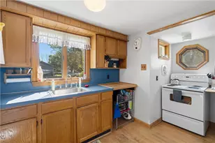 25 Oakdale St, Warwick, RI 02888 - Photo 10