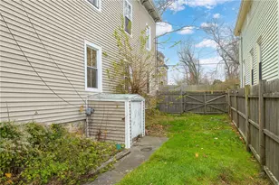 427 Spring St, Newport, RI 02840 - Photo 14