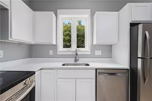 427 Spring St, Newport, RI 02840 - Photo 2