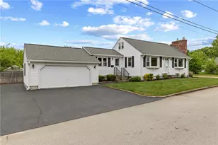 7 Esther St, Cranston, RI 02920 - Photo 2