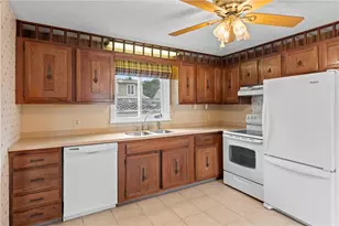 7 Esther St, Cranston, RI 02920 - Photo 12