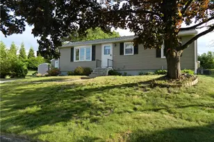 68 Zinnia Dr, Cranston, RI 02920 - Photo 2