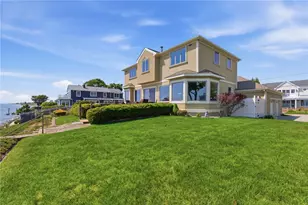 25 Narragansett St, North Kingstown, RI 02852 - Photo 2
