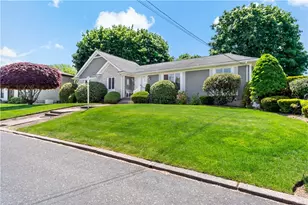 26 Carriage Way, North Providence, RI 02904 - Photo 2