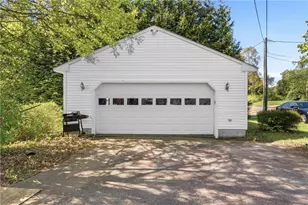 796 Hampton Rd, Pomfret, CT 06259 - Photo 2