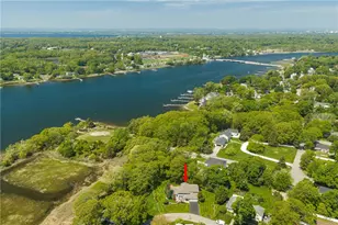 31 Meadowbrook Dr, Barrington, RI 02806 - Photo 4