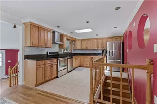 194 Parkside Ave, Pawtucket, RI 02861 - Photo 2