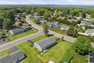 10 Wagon Wheel Ln, Woonsocket, RI 02895 - Photo 14