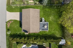 11 Renfrew Ave, Middletown, RI 02842 - Photo 32