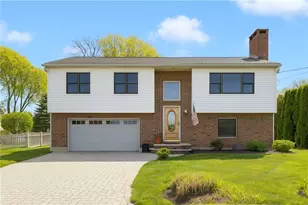 11 Renfrew Ave, Middletown, RI 02842 - Photo 2