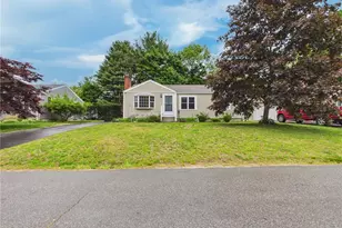 119 Gilbert St, Warwick, RI 02886 - Photo 4