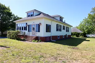 133 Wampanoag Trl, East Providence, RI 02915 - Photo 2