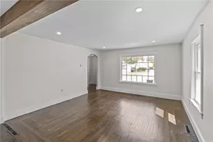 25 Gloria St, Pawtucket, RI 02861 - Photo 6