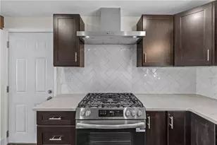 25 Gloria St, Pawtucket, RI 02861 - Photo 4