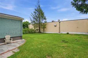 104 Fairview Ave, Pawtucket, RI 02860 - Photo 30