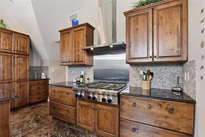 1000 Chapel View Boulevard #306, Cranston, RI 02920 - Photo 8