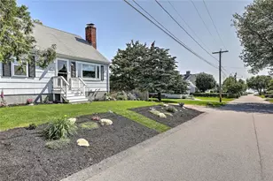 56 King Philip Rd, Narragansett, RI 02882 - Photo 2