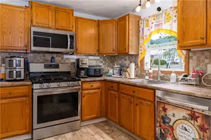 105 Lyman St, Pawtucket, RI 02860 - Photo 12