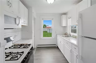 47 Goldsmith Ave, East Providence, RI 02914 - Photo 10
