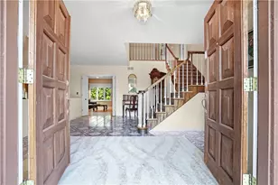 82 Mountain Laurel Dr, Cranston, RI 02920 - Photo 2