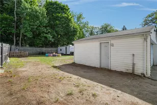 56 Henrietta St, Providence, RI 02904 - Photo 16