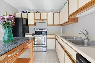 1 Willow Glen Cir, Warwick, RI 02889 - Photo 4