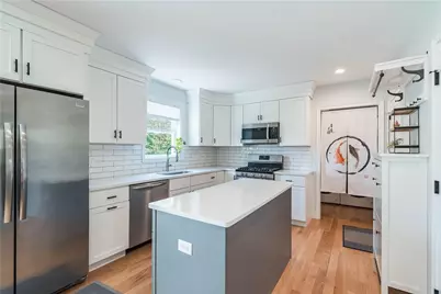 100 East View Avenue, Cranston, RI 02920 - Photo 10