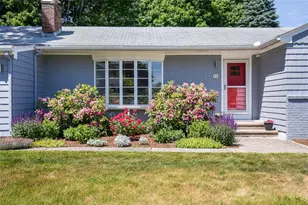 71 Primrose Hill Rd, Barrington, RI 02806 - Photo 2