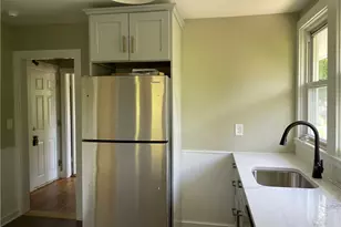 439 Broadway St, Newport, RI 02840 - Photo 10