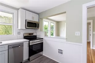 439 Broadway St, Newport, RI 02840 - Photo 14
