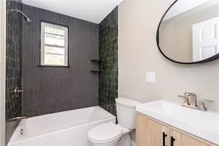 439 Broadway St, Newport, RI 02840 - Photo 16