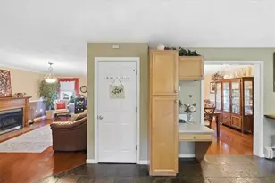 40 Chestnut Grove Ave, Cumberland, RI 02864 - Photo 16