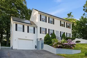 40 Chestnut Grove Ave, Cumberland, RI 02864 - Photo 2