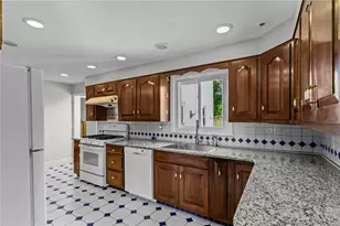 214 Rankin Ave, Providence, RI 02908 - Photo 6