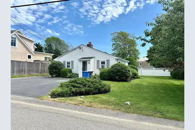 101 Briarwood Avenue #A, Middletown, RI 02842 - Photo 2