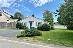 101 Briarwood Ave, Middletown, RI 02842 - Photo 2