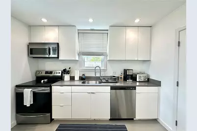 101 Briarwood Avenue #B, Middletown, RI 02842 - Photo 4