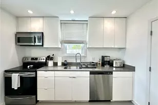 101 Briarwood Ave, Middletown, RI 02842 - Photo 4