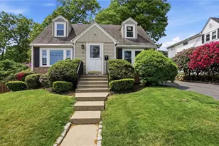 9 West St, North Providence, RI 02904 - Photo 2