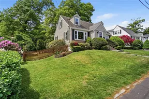 9 West St, North Providence, RI 02904 - Photo 2