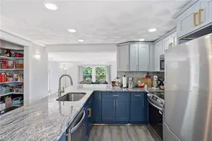 9 West St, North Providence, RI 02904 - Photo 6