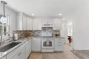 9 Tophill Cir, Cranston, RI 02920 - Photo 10