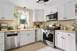 162 Thatcher St, East Providence, RI 02916 - Photo 4