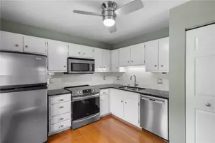 565 Quaker Ln, West Warwick, RI 02893 - Photo 6