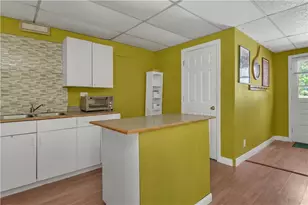 19 Hardwick St, Cumberland, RI 02864 - Photo 4