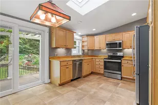 8 Ledgemont Dr, Lincoln, RI 02865 - Photo 8