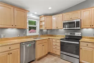 8 Ledgemont Dr, Lincoln, RI 02865 - Photo 10