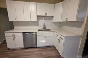 28 Carver St, Pawtucket, RI 02860 - Photo 2