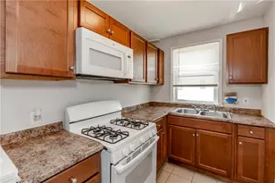 150 N Bend St, Pawtucket, RI 02860 - Photo 8